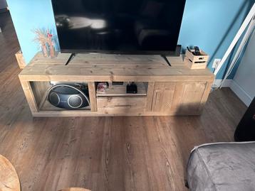 Robuust houten tv-meubel, zo goed als nieuw