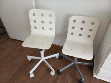 Gratis- 2 kinder bureaustoelen