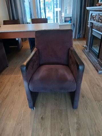 4 eetkamerstoelen (gratis)