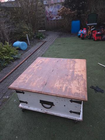 Salontafel / dekenkist op wielen - gratis af te halen