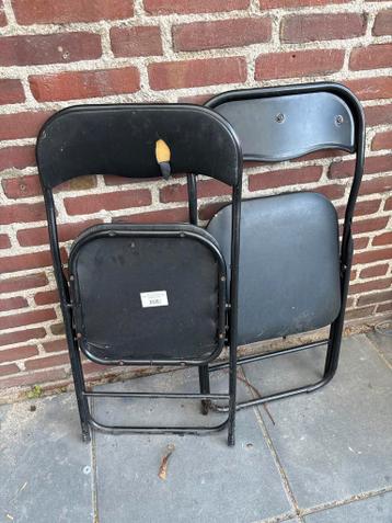 Twee oude klapstoelen
