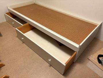 Solide bed met veel bergruimte - Gratis afhalen