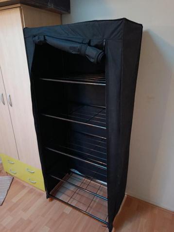 Zwarte stoffen schoenenkast met 5 planken