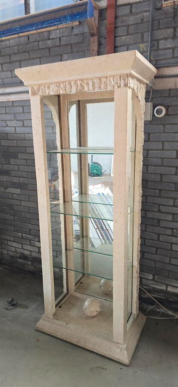 Gratis afhalen Marmeren vitrinekast