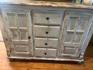 Grenen kast geverfd gratis