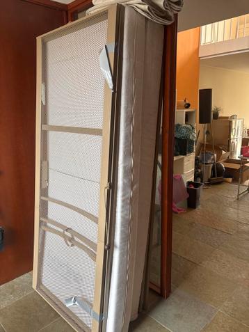 Gratis: 2 Auping spiraalbodems (205cm) + 2 matrassen (200x90