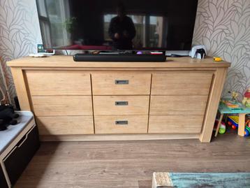 Gratis/zak paaseitjes - houten dressoir met lades en deuren