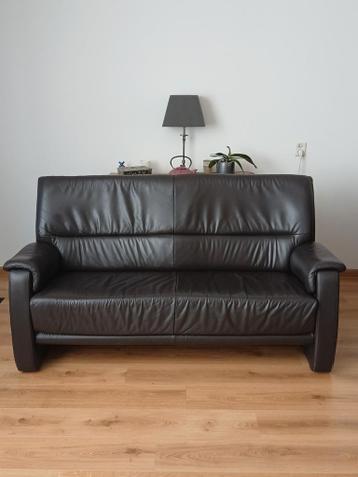 Nette bruine leren bank.