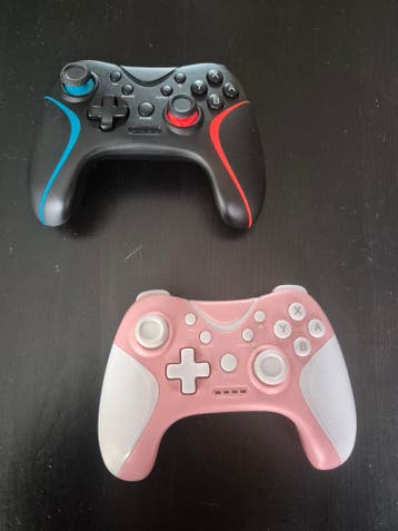 2 game controllers