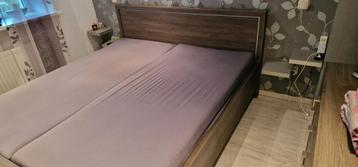 2-persoons bed bruin 190x200 met spiraalbodem en matrassen