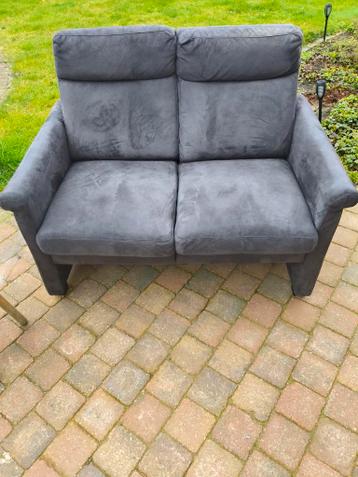 Comfortabel leren 2-zits bankje, perfect voor gameroom