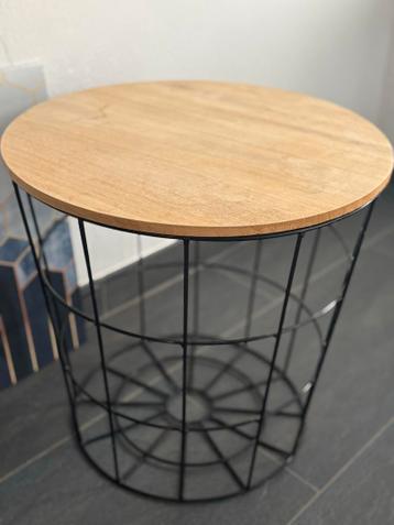 Bijzettafel met houten blad en metalen onderstel