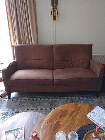 Bankstel 2,5 zits, 1.90 breed, bruin. 2 stoelen 70 cm breed