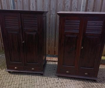 Gratis af te halen, 2 identieke kasten