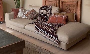 Bank van Verzelloni in geel beige tint