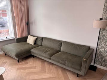 Gratis op te halen:Olijfgroene bank van Loft 3,25 bij 92 cm