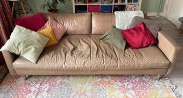 Gratis af te halen: diepe leren driezitsbank