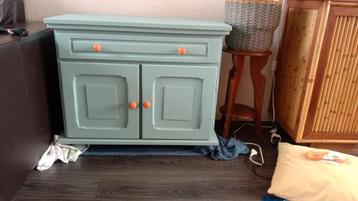 Gratis ophalen: Vintage kastje met lade en deurtjes