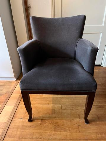 Gratis: 4 stevige hotel eetkamerstoelen, opnieuw te bekleden