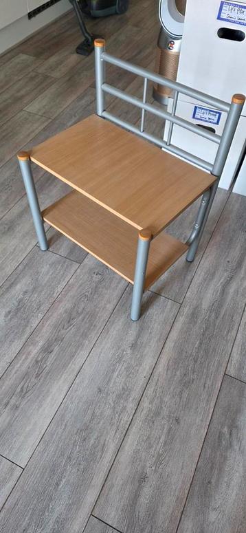 Nachtkastje met twee planken