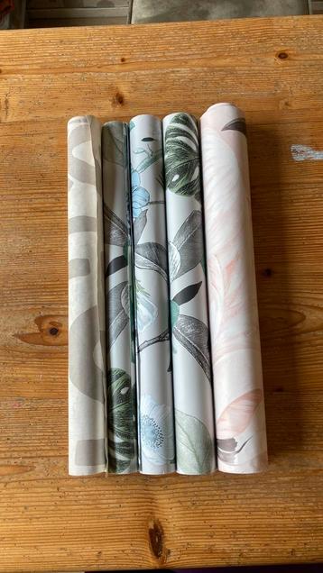 Restjes behang voor kleine stukje muur of knutselen