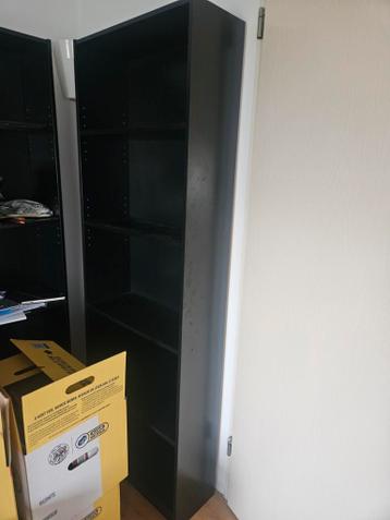 Gratis ophalen! Donkere Boekenkast met Verstelbare Planken