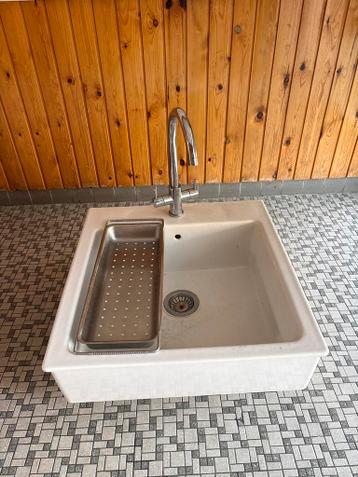 Gootsteen met kraan en uitlekbakje