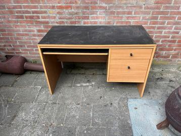 Bureau met lades en uitschuifbaar blad