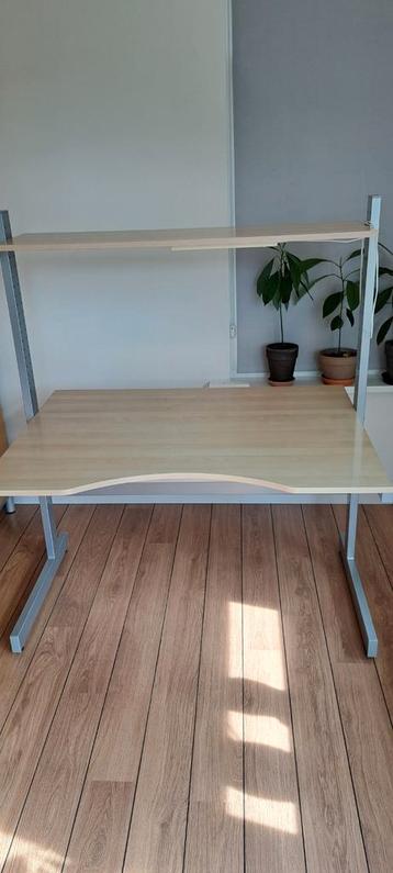 Gratis af te halen bureau.