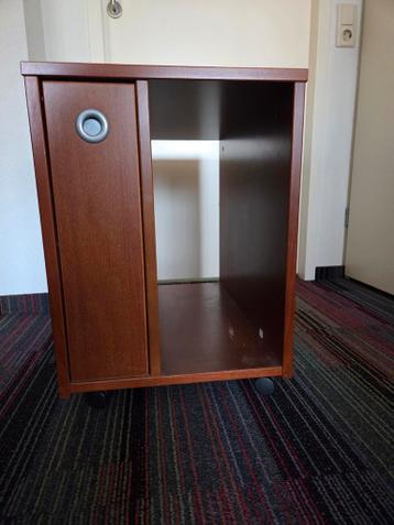 Gratis Burokast/computerkast met lade