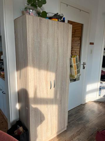 Gratis compacte kledingkast met hanggedeelte (zelfgemaakt)