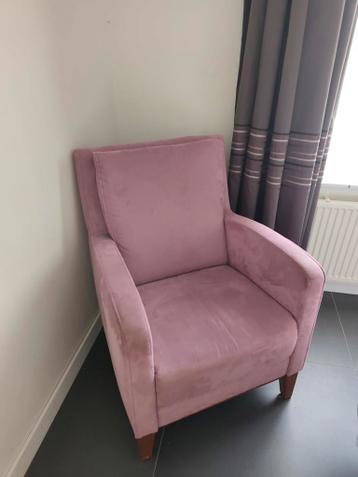 2 roze stoelen, zo goed als nieuw