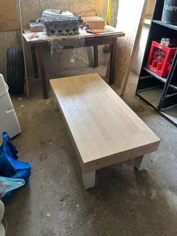 GRATIS: Houten salontafel 123x60x38