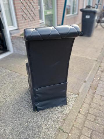 Zwarte eetkamerstoel met steentjes