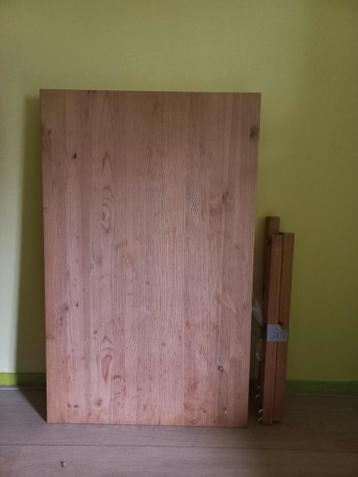 Licht houten IKEA tafel GRATIS