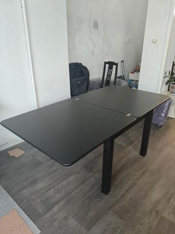 Zwarte Uitschuifbare Eettafel ( GRATIS)