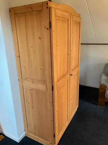 Grenen houten kledingkast