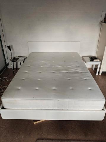 Tweepersoons bed 1.40m breed, met matras van ikea