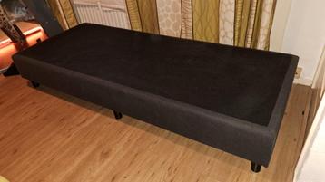Gratis boxspring onderkant 200x80 cm.