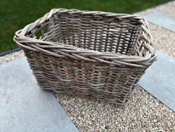 Gratis: Rieten fietsmand groot 52x40 cm