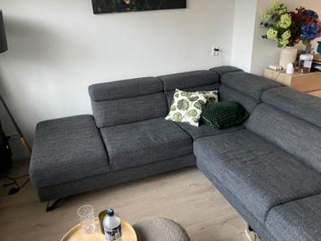 Grijze hoekbank, langste deel 3m, kortste deel 2.30m