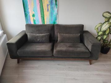 Donkergroene tweezitsbank