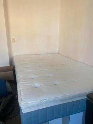 Gratis matras en bedstructuur 200x200cm