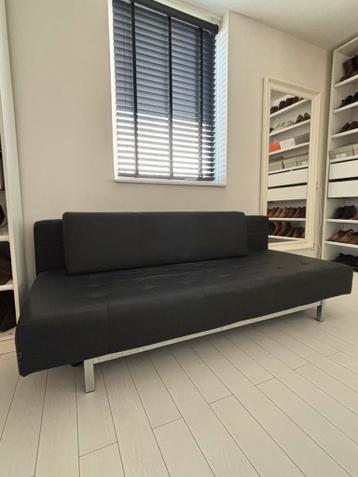 Zwarte slaapbank