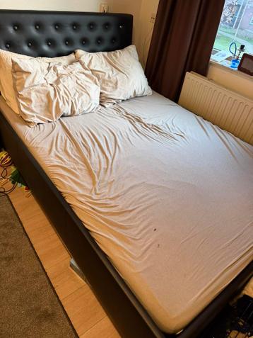 Gratis Bed 140 bij 200 (zonder matras)