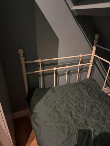 Gratis op te halen bed (zonder matras) - 90 bij 180 cm