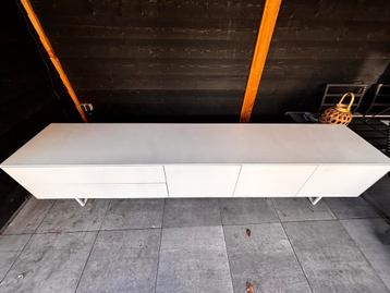 Pastoe witte dressoir met schade