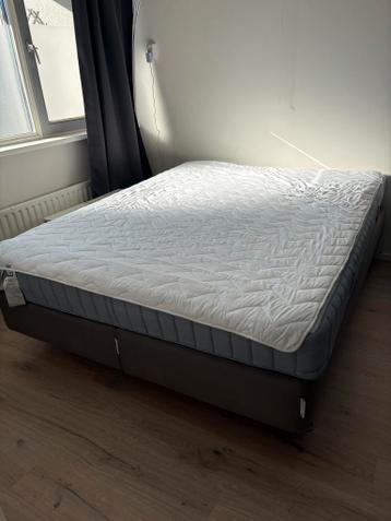 GRATIS Boxspring met matras 160x200