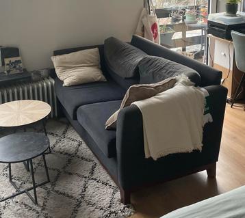 GRATIS Comfortabele donkerblauwe  tweezitsbank