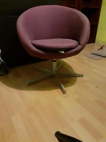 Paarse IKEA fauteuil - comfortabele draaistoel